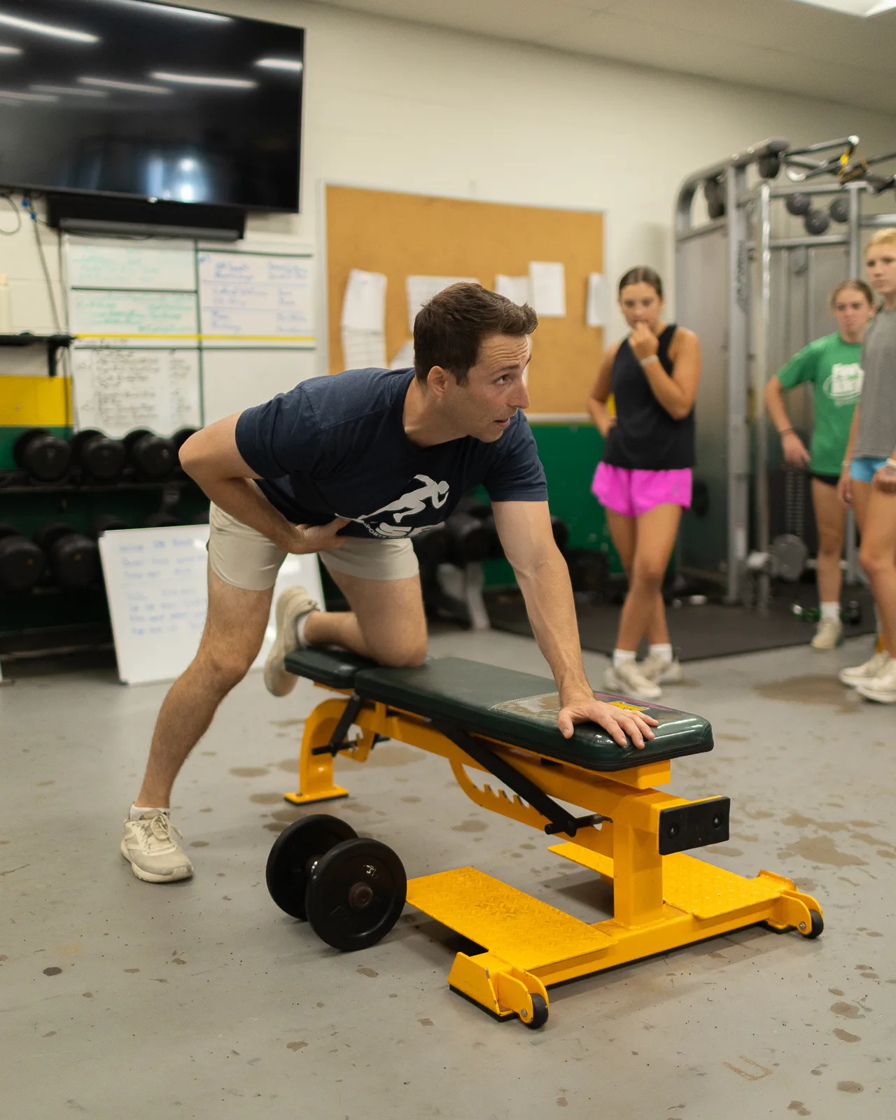 Single-arm row at the bench